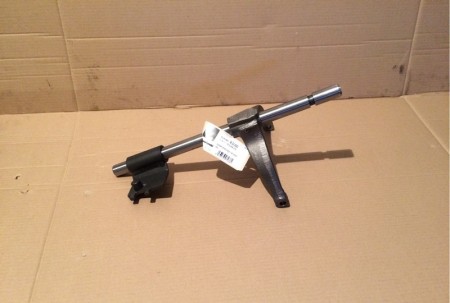 ШТОК И ВИЛКА ВКЛЮЧЕНИЯ ПЕРВОЙ И ВТОРОЙ ПЕРЕДАЧИ